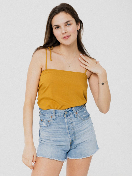 Camisole ample et confortable avec fines bretelles dorée. Designer québécois.