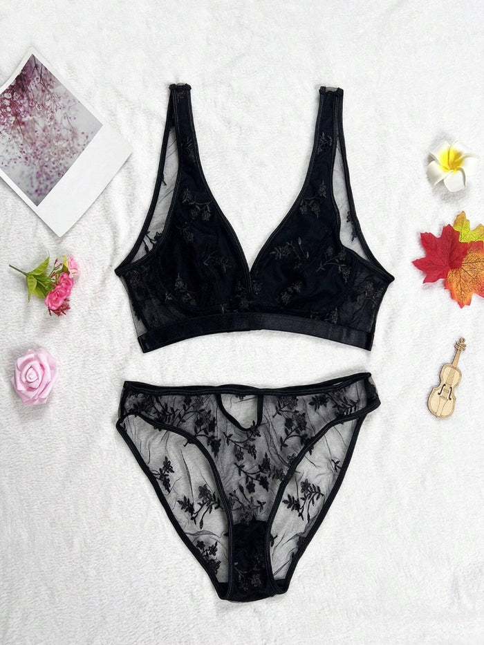 Contrast Lace Bra & Panty Lingerie Set
