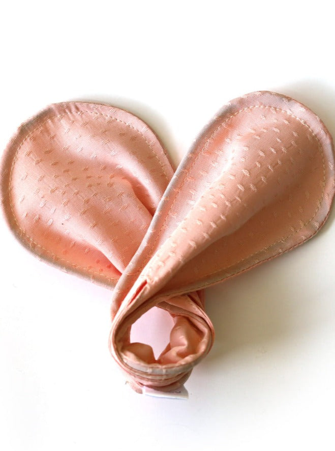 Accessoire à chignon rose pastel. GIBOU. Montreal designer boutique.
