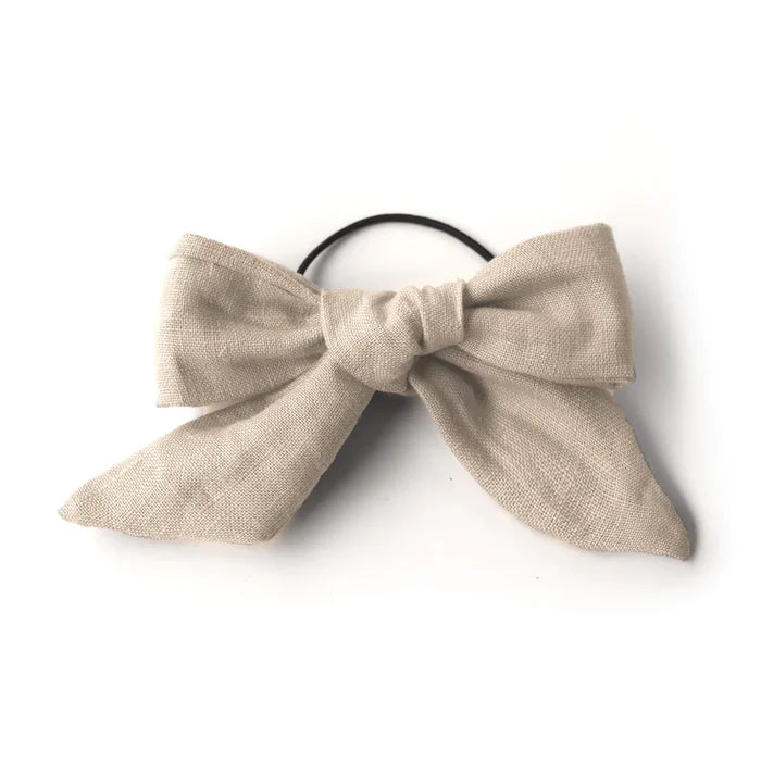 Élastique avec une grosse boucle sable GIBOU. Montreal designer boutique.
