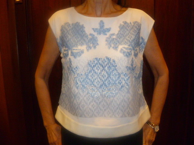 Lady's White with Blue Sachin & Babi Top Size 2 - Diamonds Sapphires Rubies Emeralds