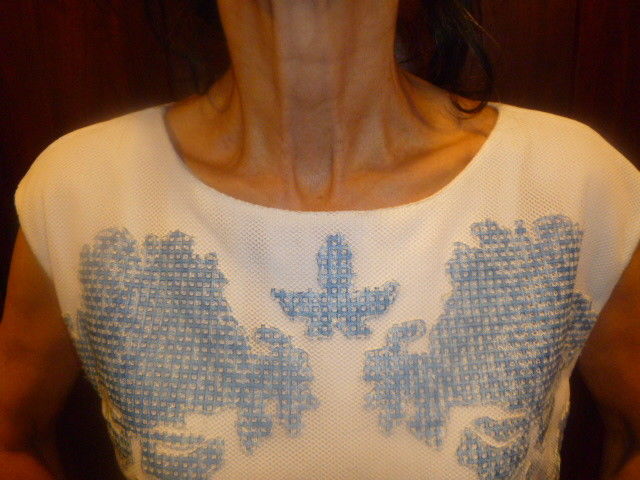 Lady's White with Blue Sachin & Babi Top Size 2 - Diamonds Sapphires Rubies Emeralds