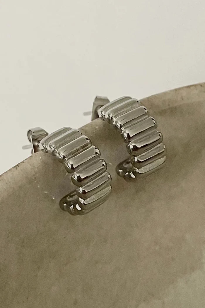 NAMASTE JEWELRY Boucles d'oreilles côtelées Emma mini