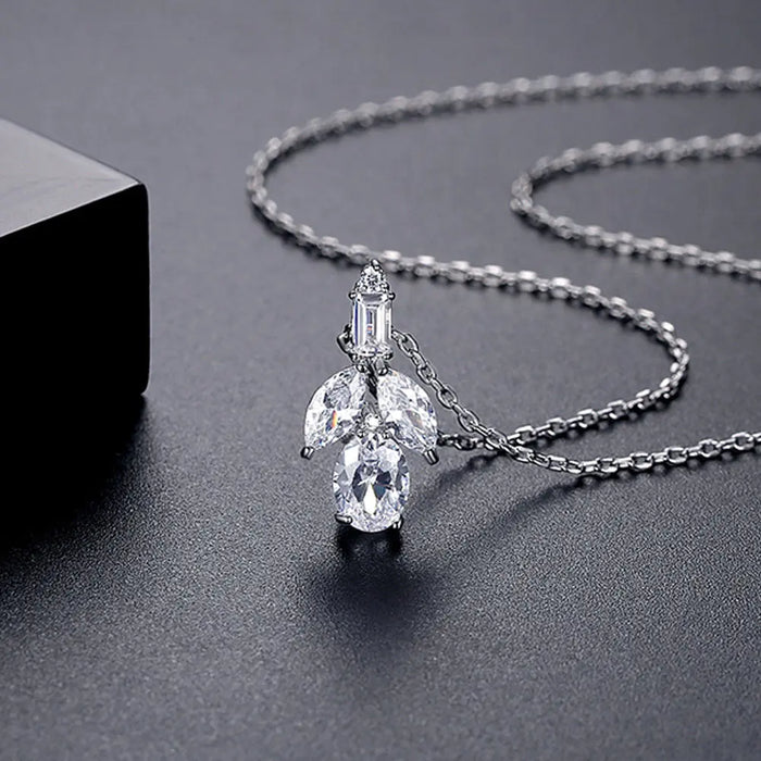 pendant necklace oval crystal