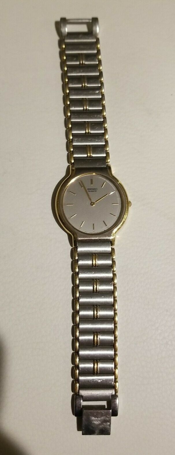 Seiko Stainless Steel Back Quartz Watch 5Y30-7010 880102