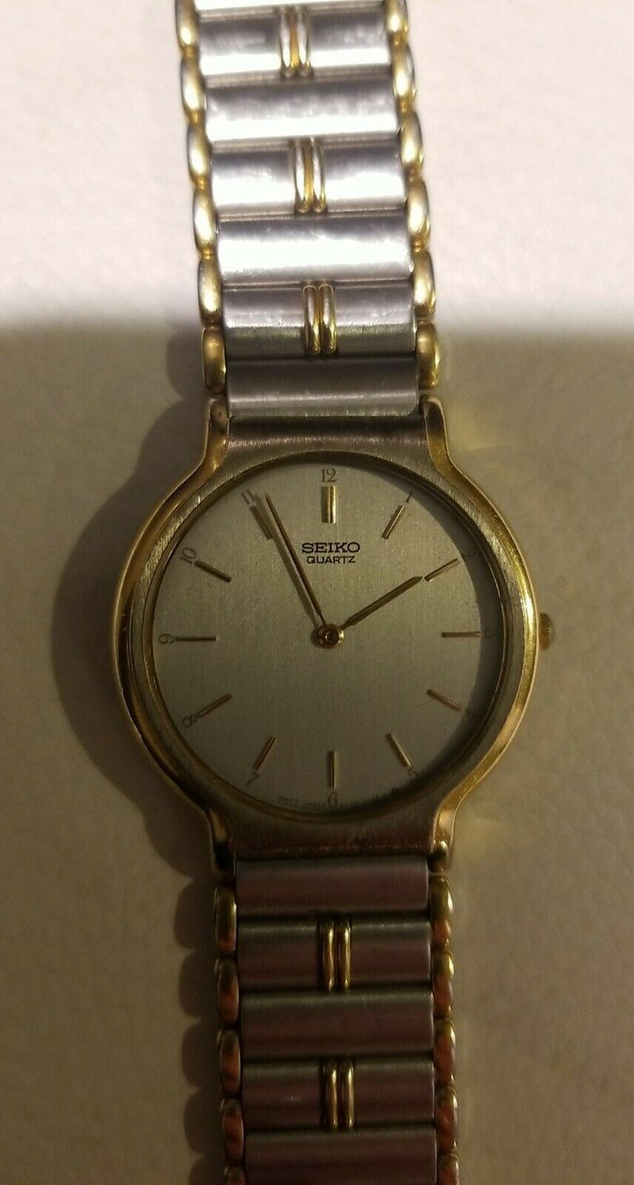 Seiko Stainless Steel Back Quartz Watch 5Y30-7010 880102