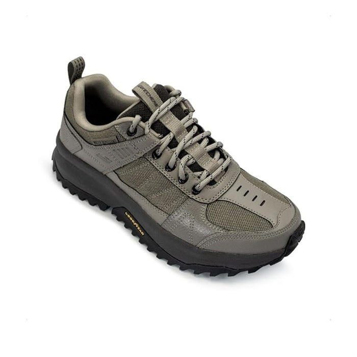Men's trail sneaker in gray and dark, lace-up with chunky tread sole.